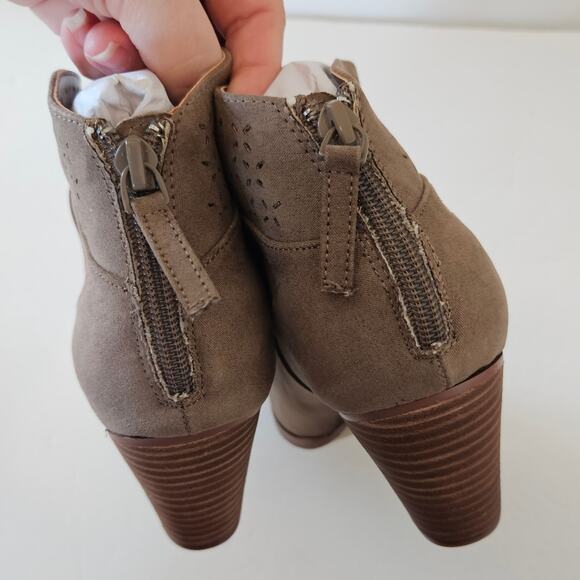 Violet & Red Jackson Lazer Cut Topline Bootie Taupe Women 9 Boho Western Neutral - Picture 5 of 9